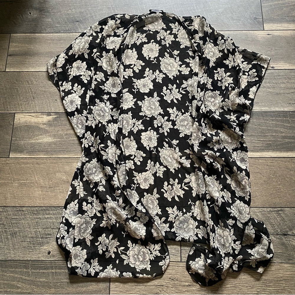 Brandy Melville || Sheer Floral Kimono Style Cover Up OS
